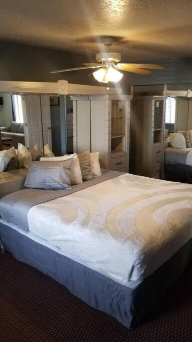 Hotel 5 Beds & 3 Baths Sleeps 11 Hotel Room Suite 102 Booking Стилуотър Екстериор снимка